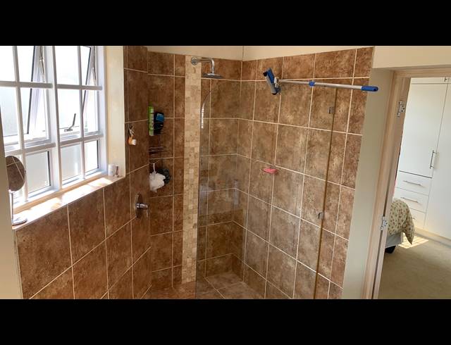 3 BEDROOM APARTMENT FOR SALE IN ESSENWOOD